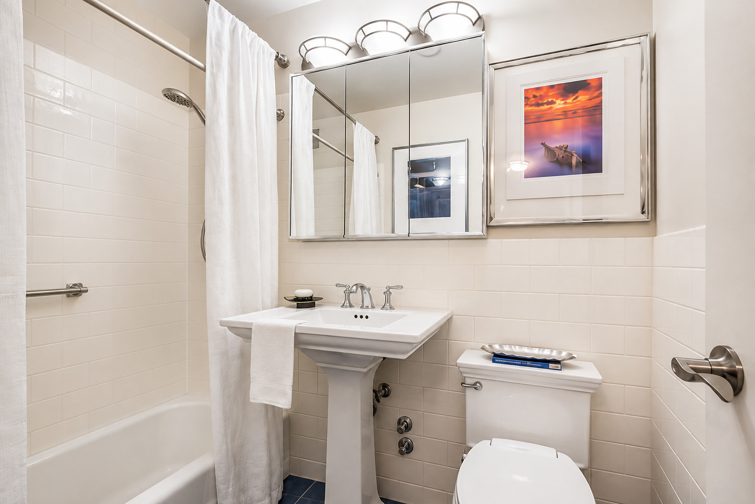 555 W Cornelia Avenue Unit: 2012