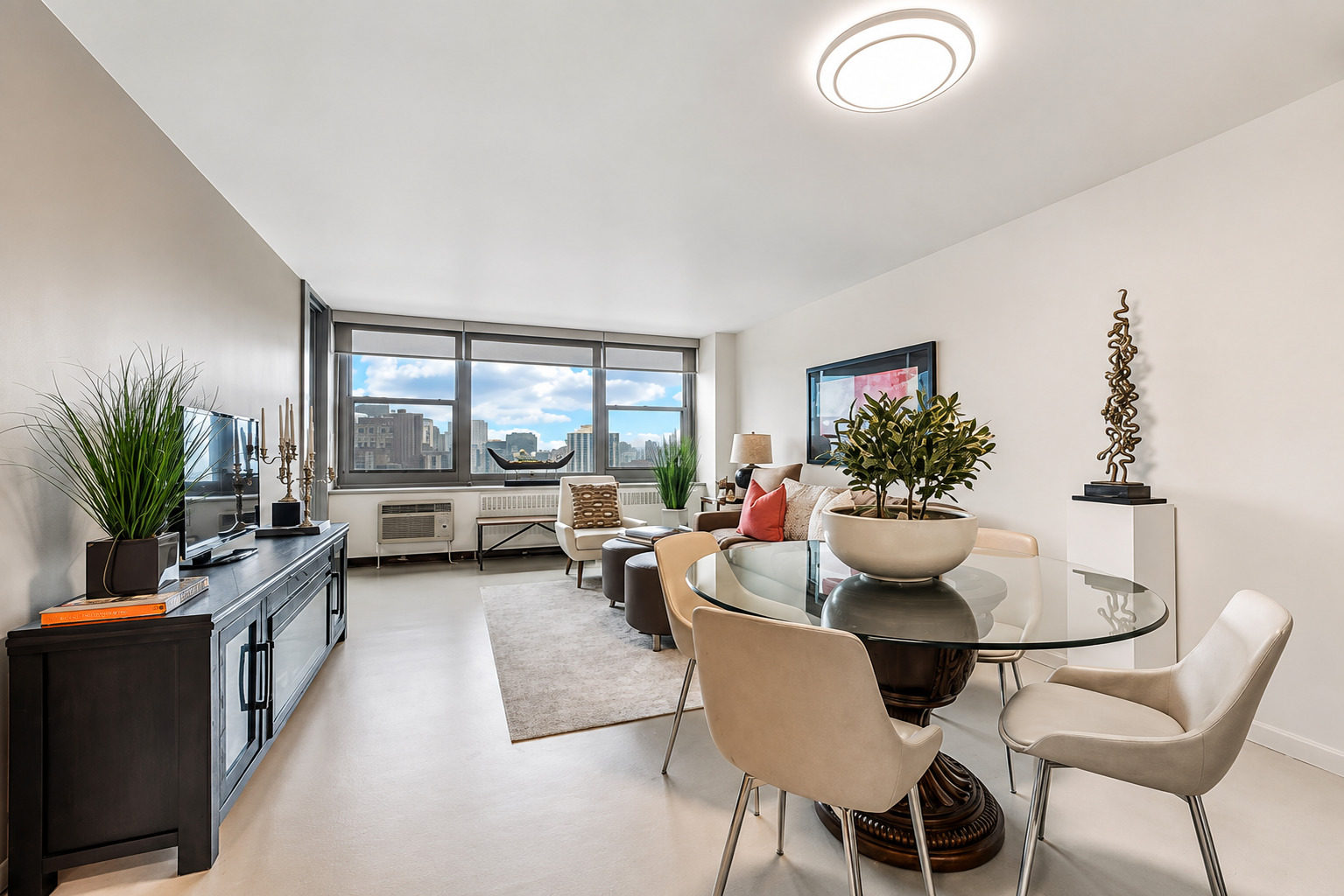 555 W Cornelia Avenue Unit: 2012