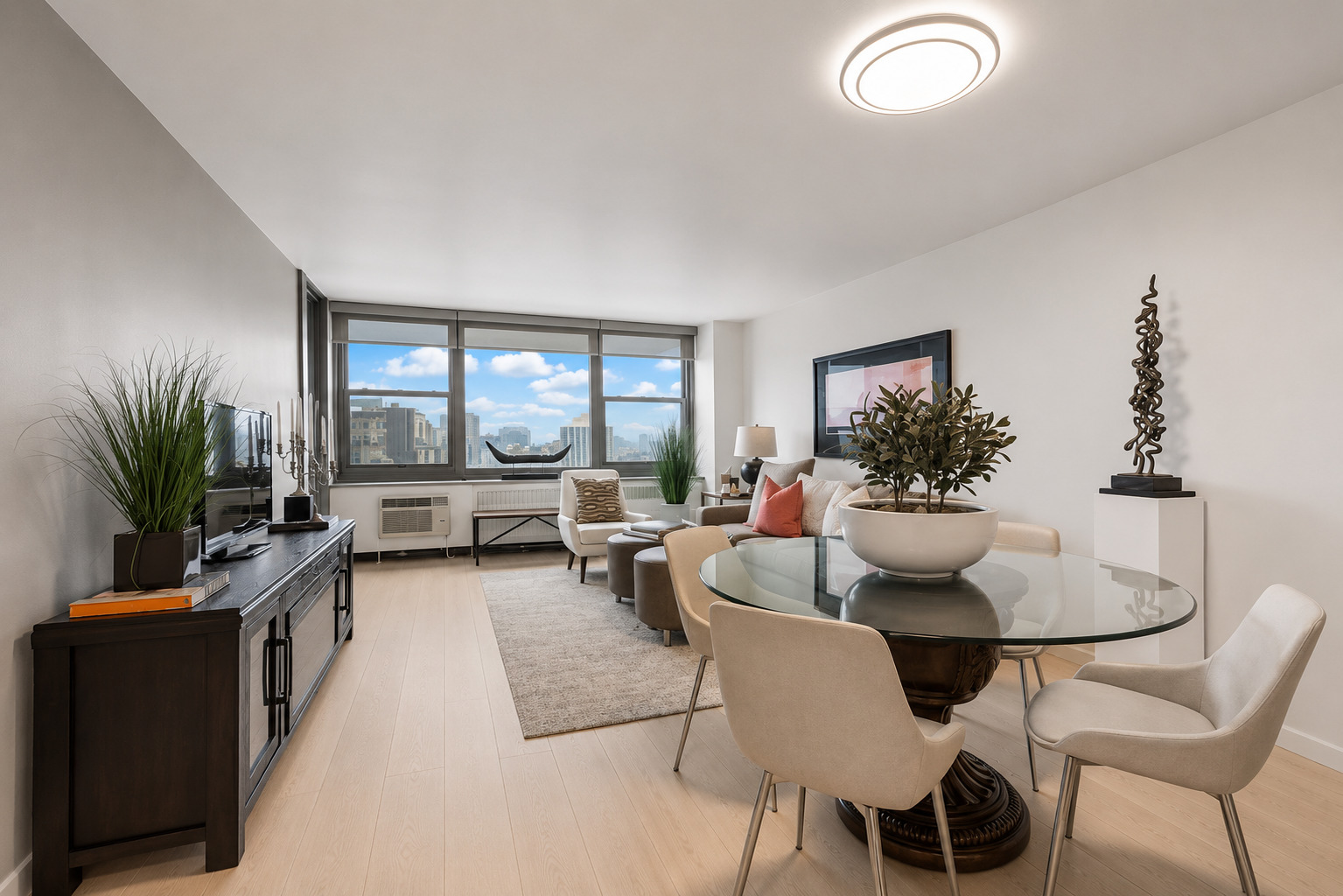 555 W Cornelia Avenue Unit: 2012