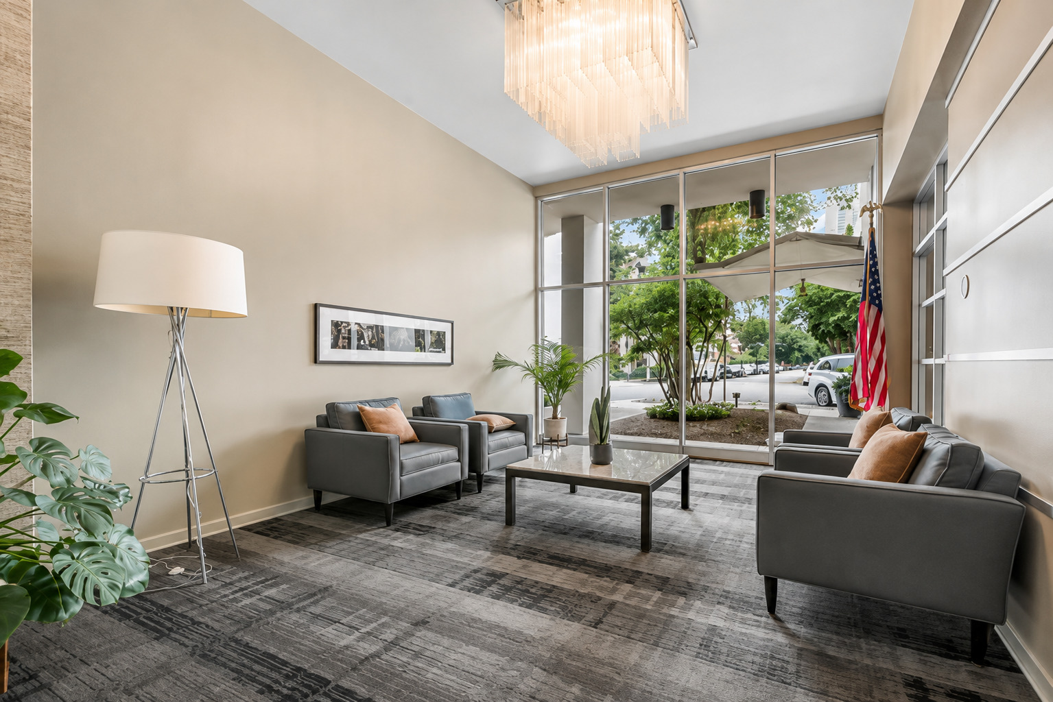 555 W Cornelia Avenue Unit: 2012