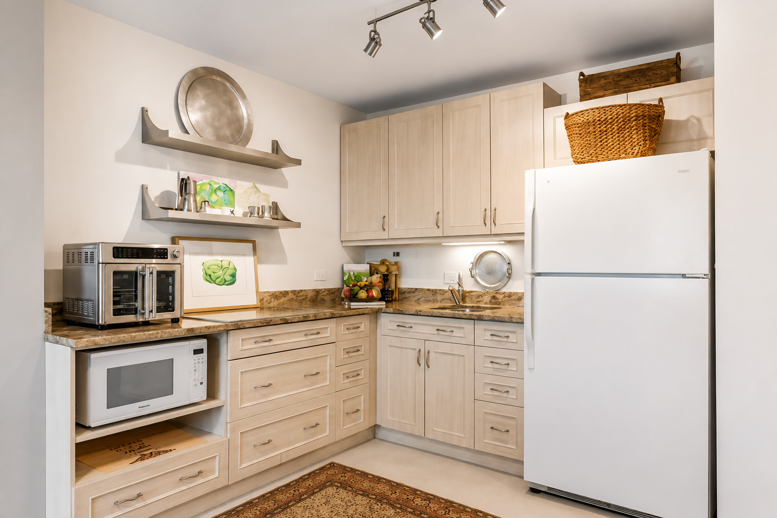 555 W Cornelia Avenue Unit: 2012