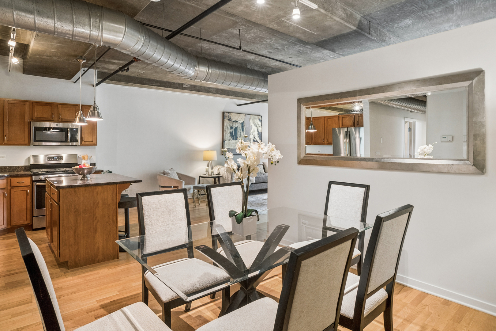 1740 N Maplewood Avenue Unit: 120