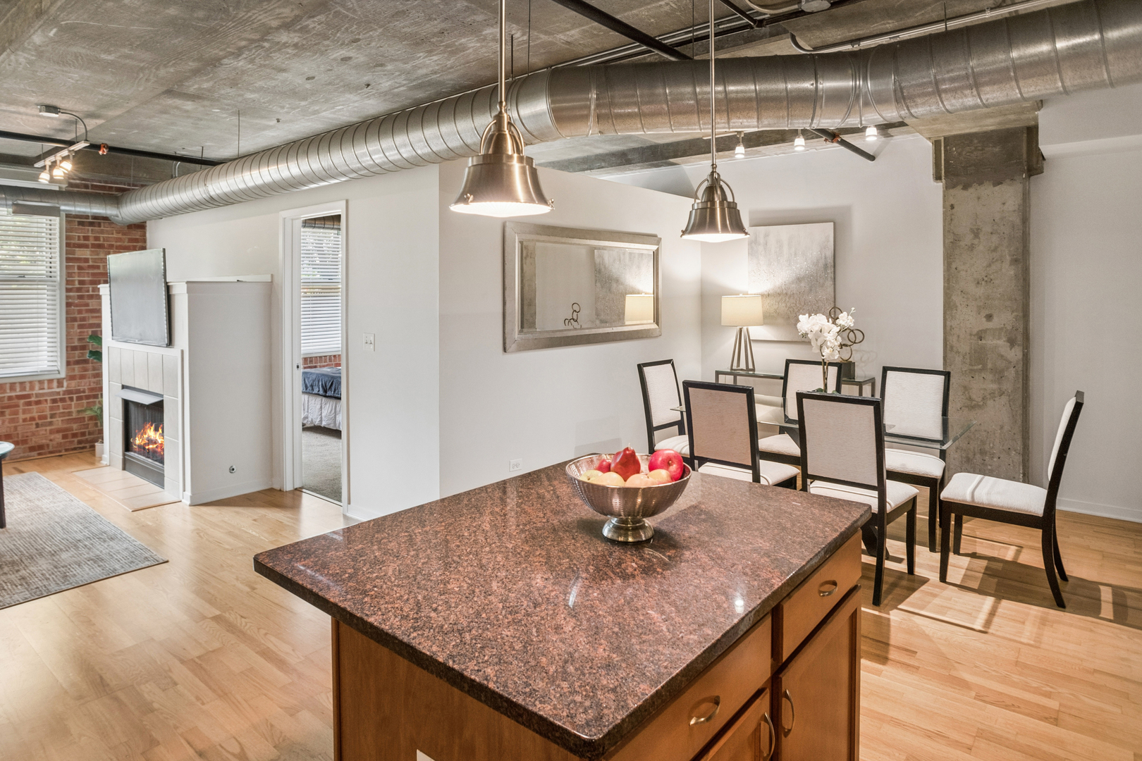 1740 N Maplewood Avenue Unit: 120