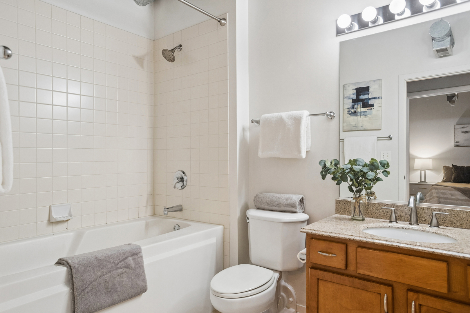 1740 N Maplewood Avenue Unit: 120