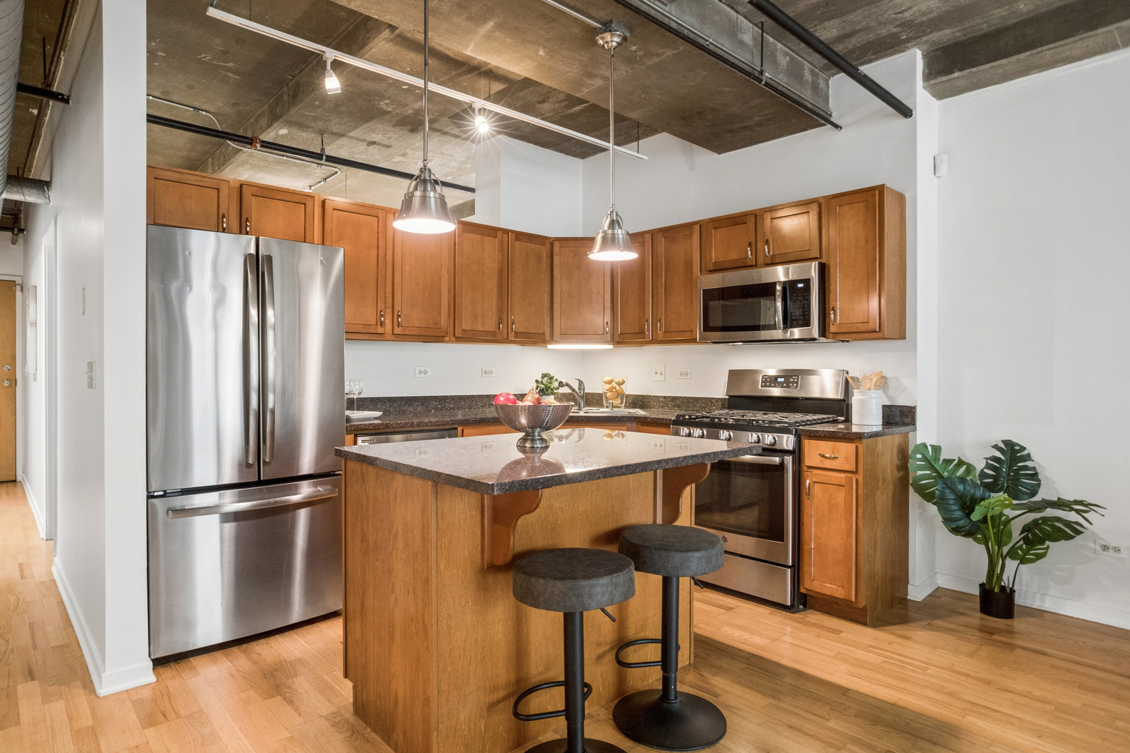 1740 N Maplewood Avenue Unit: 120