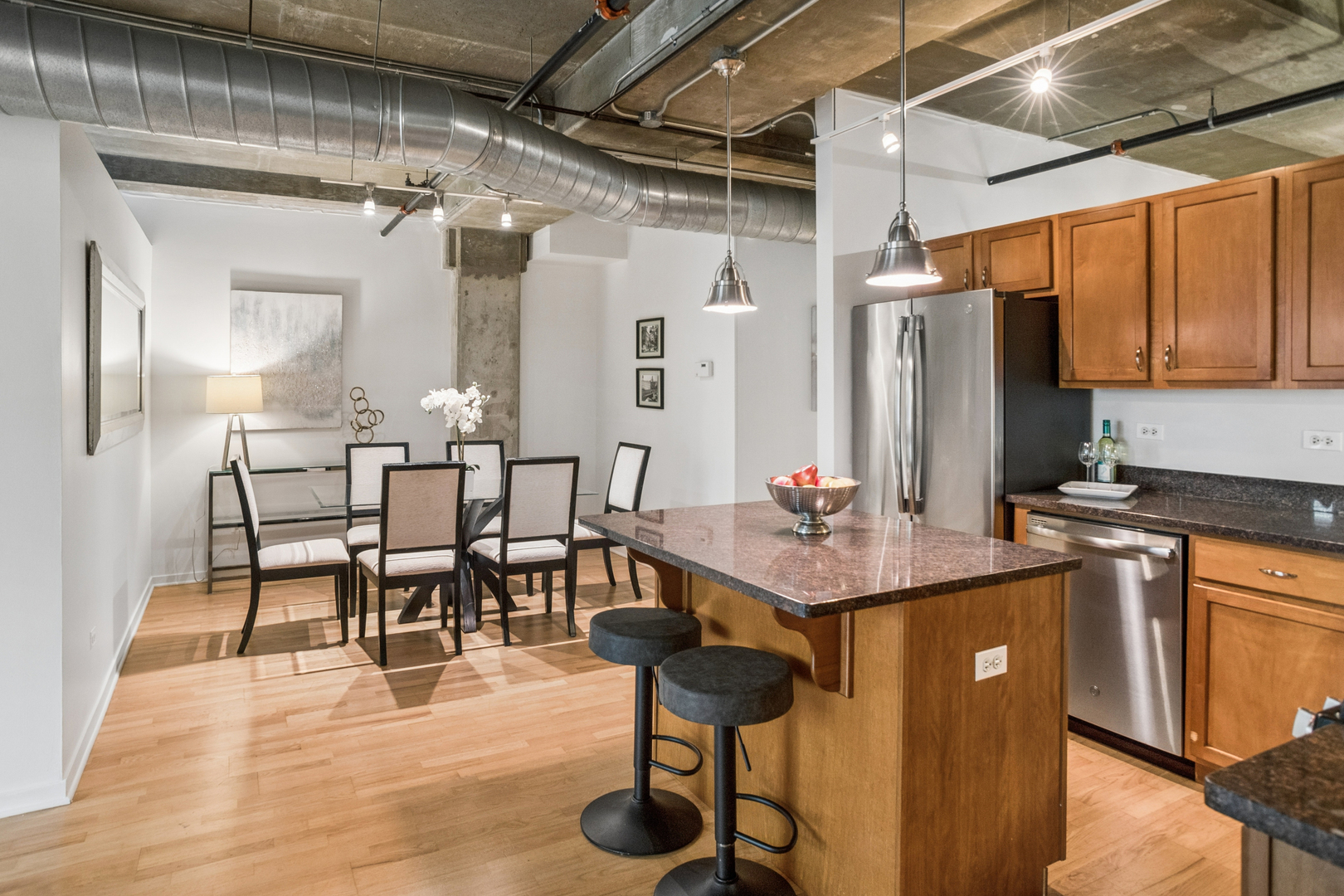 1740 N Maplewood Avenue Unit: 120