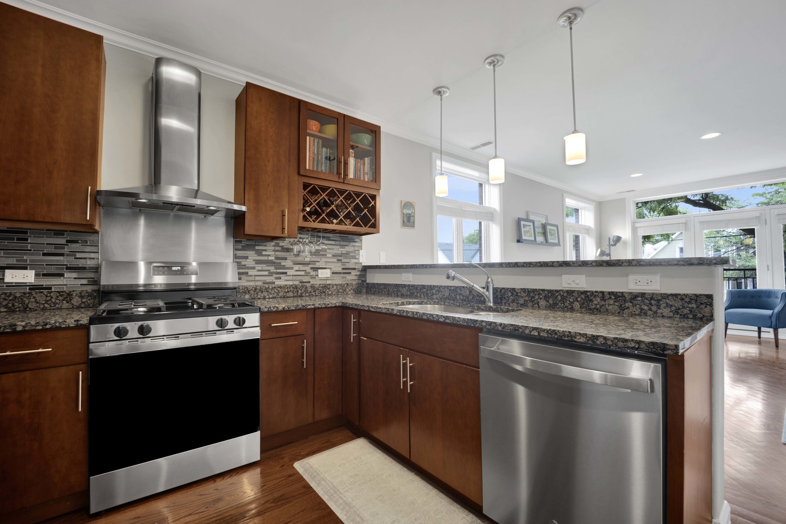 5006 N WESTERN Avenue Unit: 2