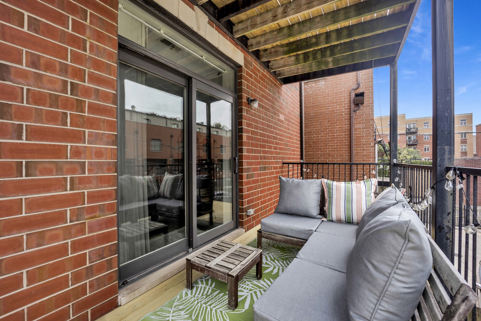 5006 N WESTERN Avenue Unit: 2