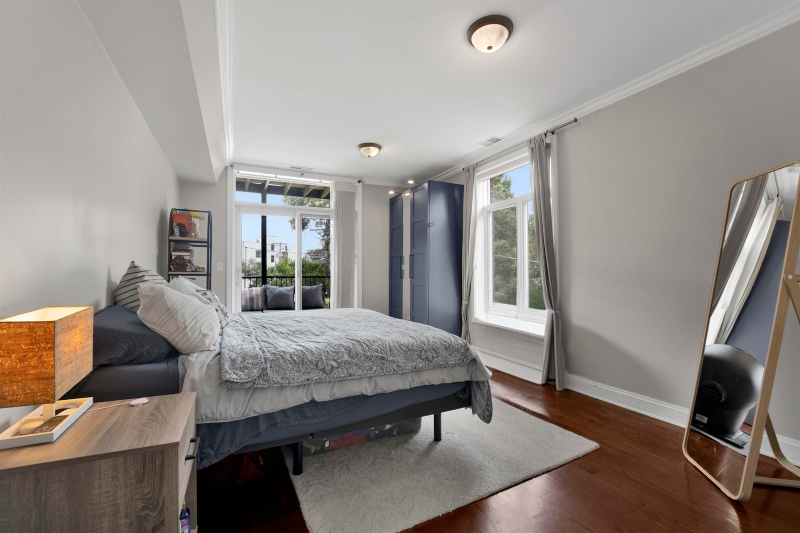 5006 N WESTERN Avenue Unit: 2