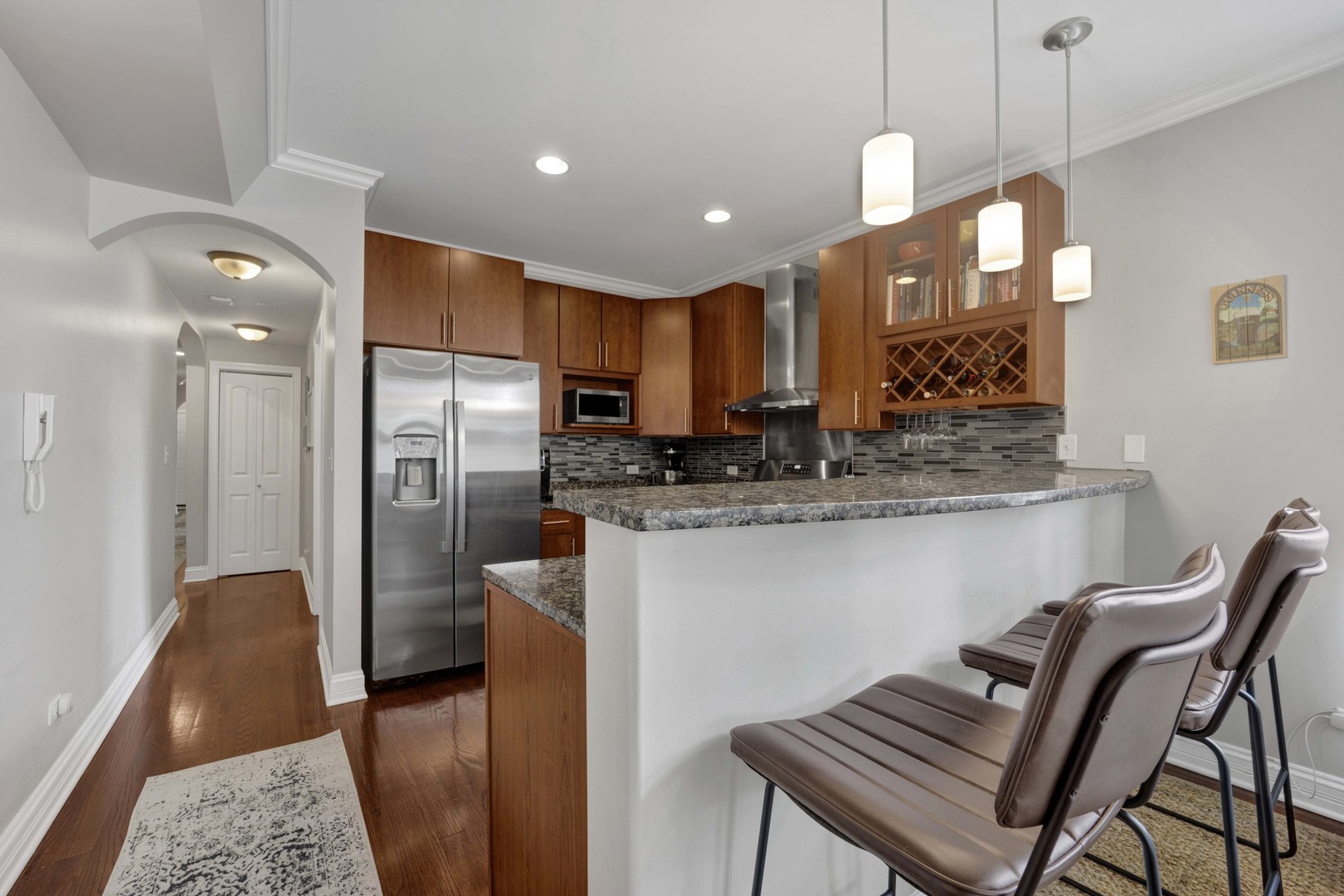 5006 N WESTERN Avenue Unit: 2