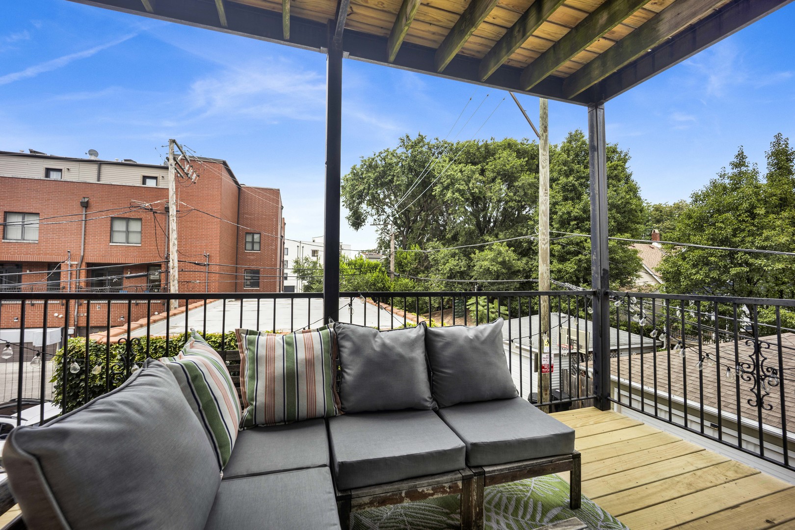 5006 N WESTERN Avenue Unit: 2