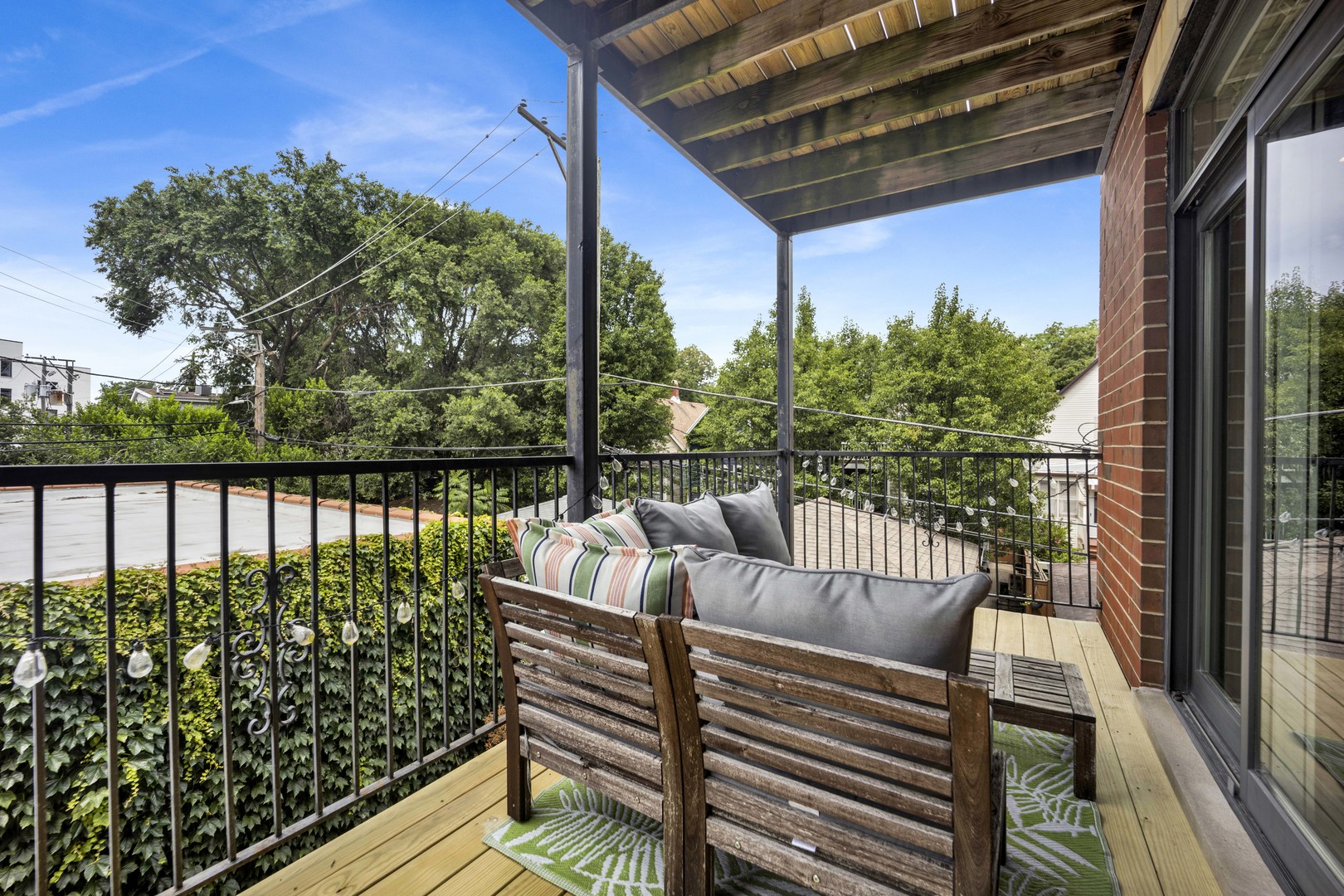 5006 N WESTERN Avenue Unit: 2