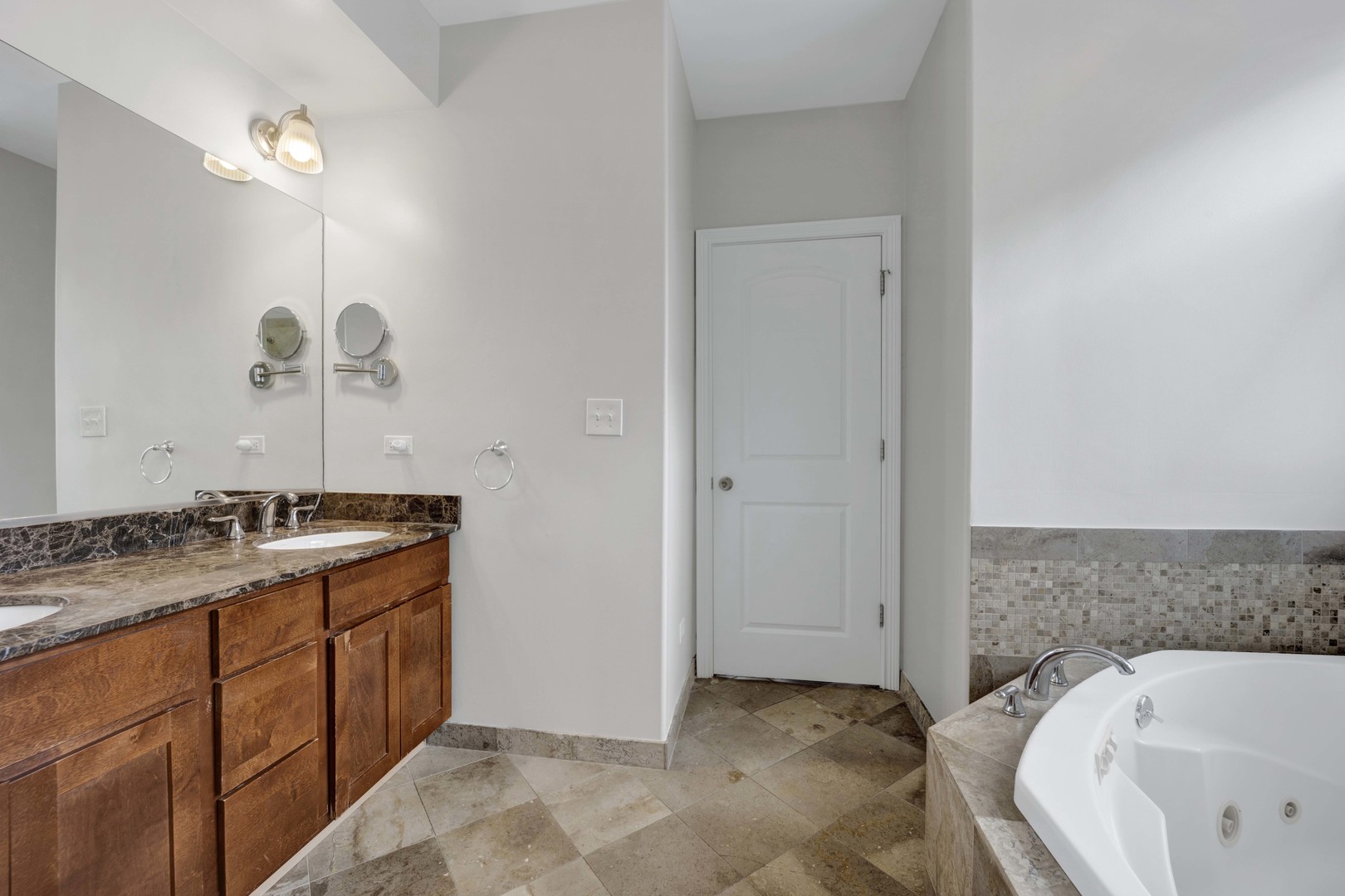 5006 N WESTERN Avenue Unit: 2