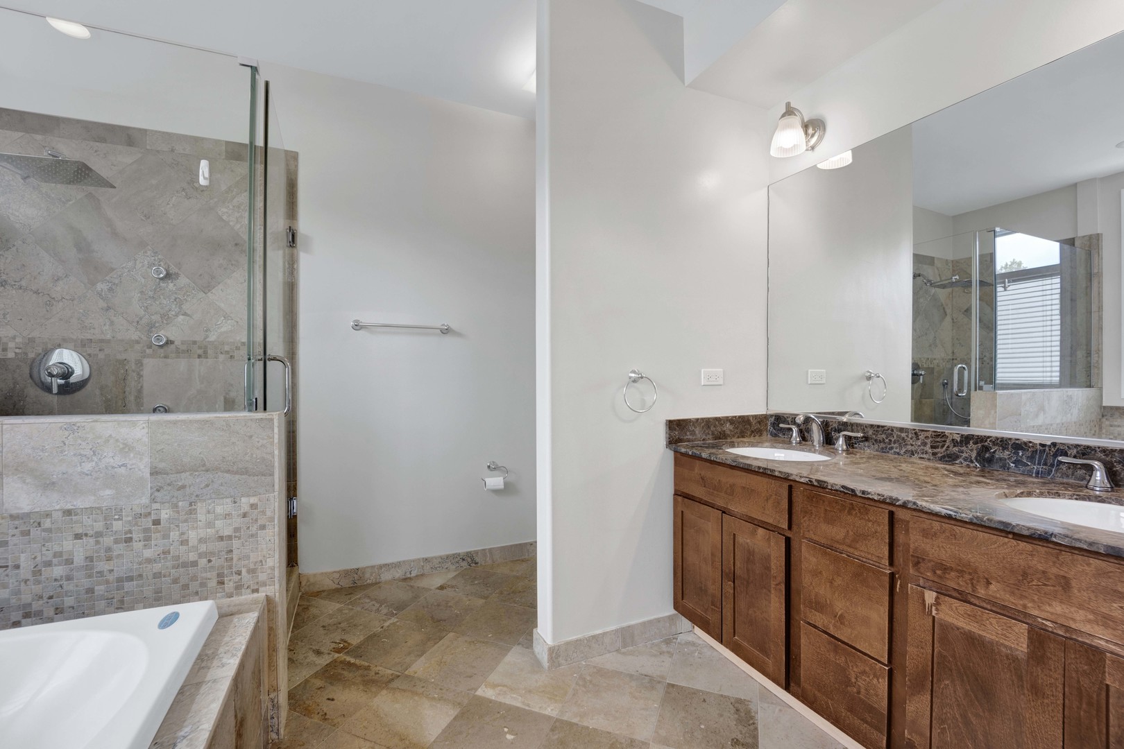 5006 N WESTERN Avenue Unit: 2