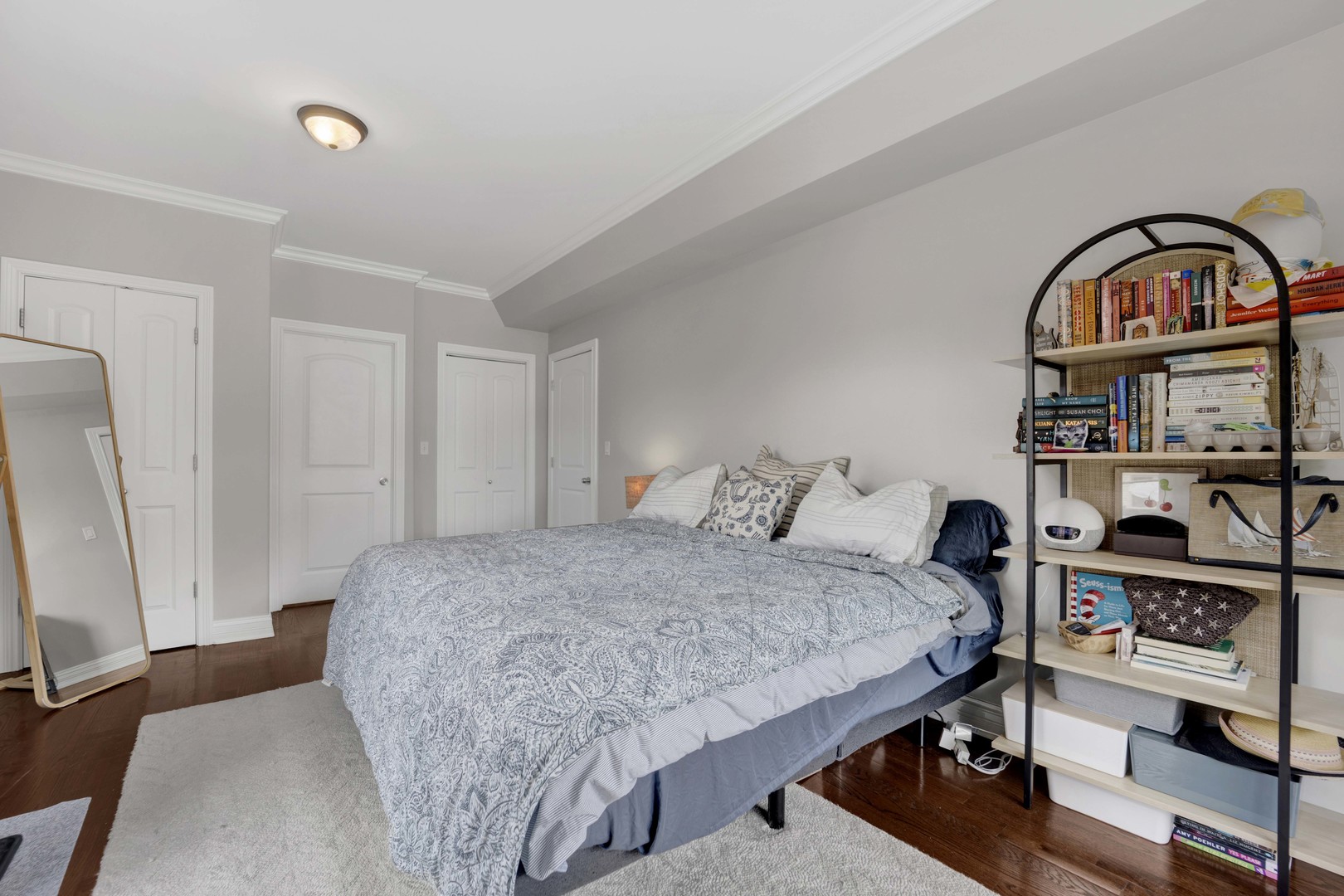5006 N WESTERN Avenue Unit: 2