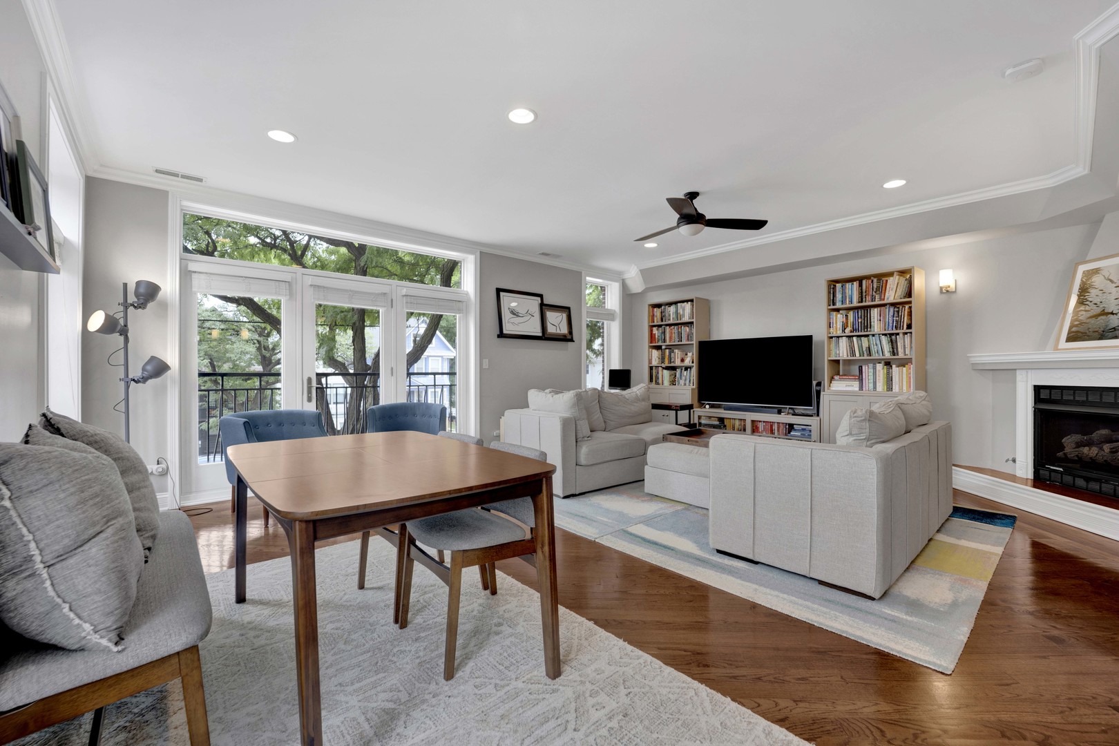 5006 N WESTERN Avenue Unit: 2