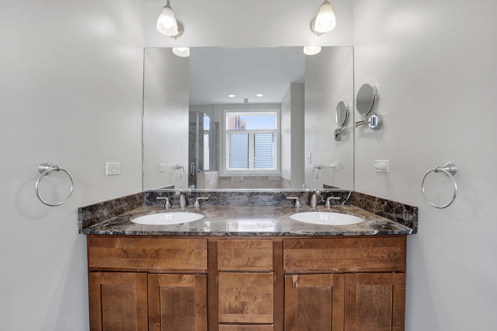 5006 N WESTERN Avenue Unit: 2