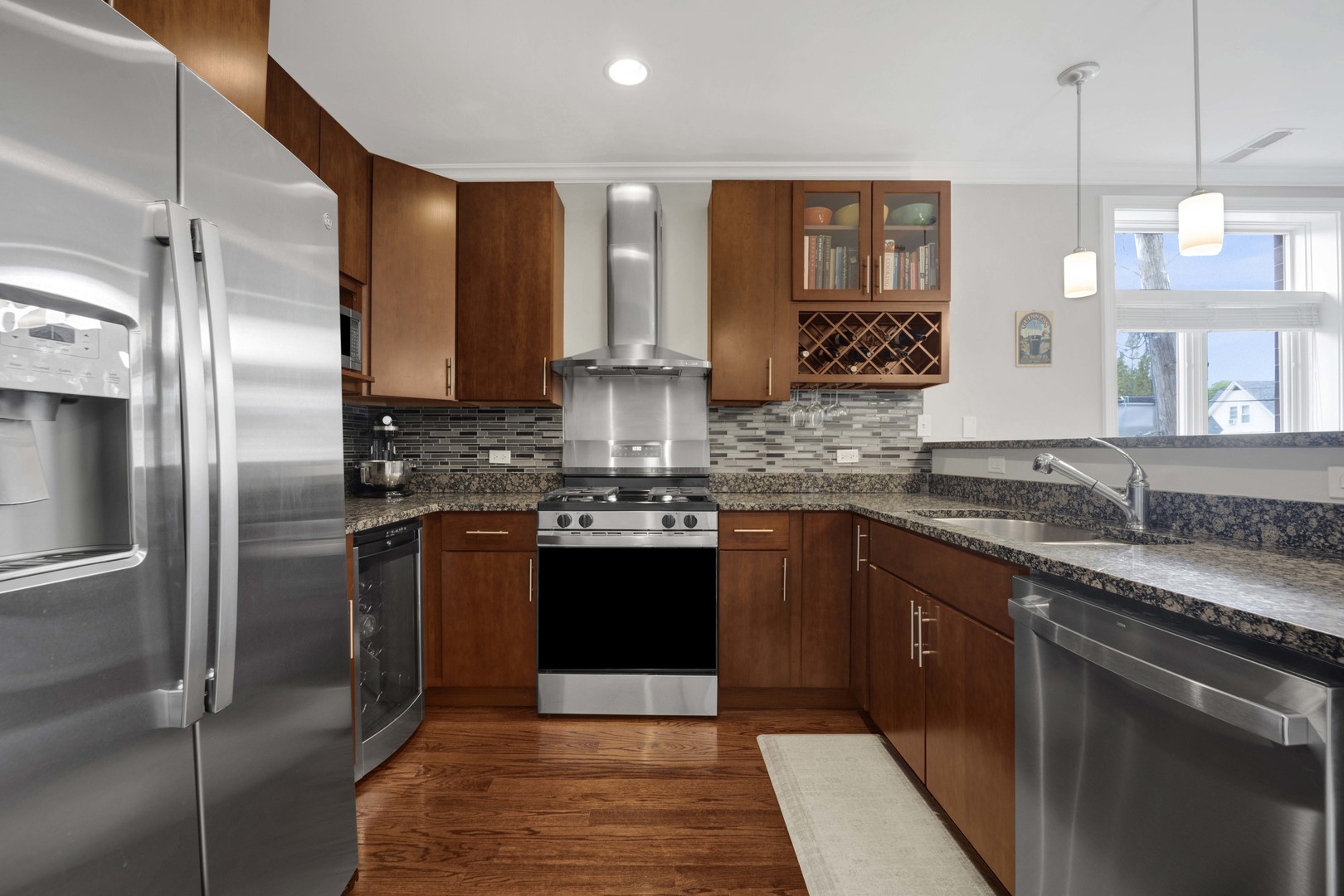 5006 N WESTERN Avenue Unit: 2
