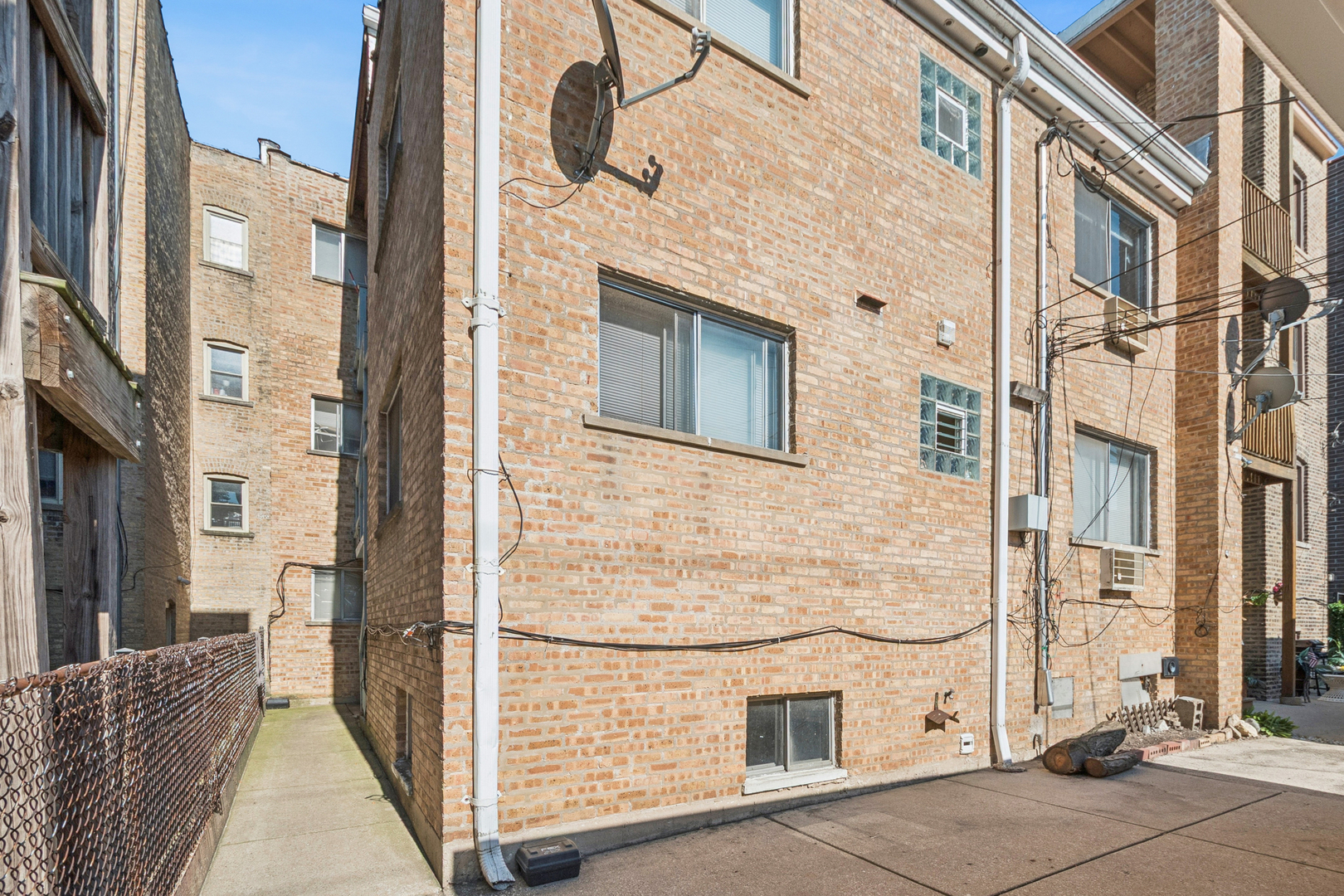 6050 N Washtenaw Avenue