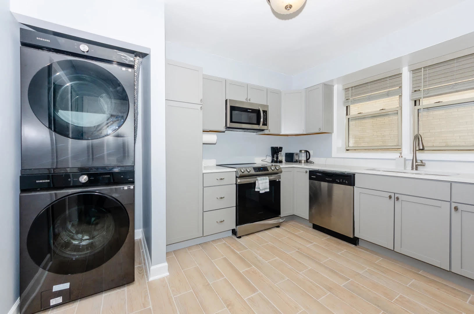 6128 N Francisco Avenue