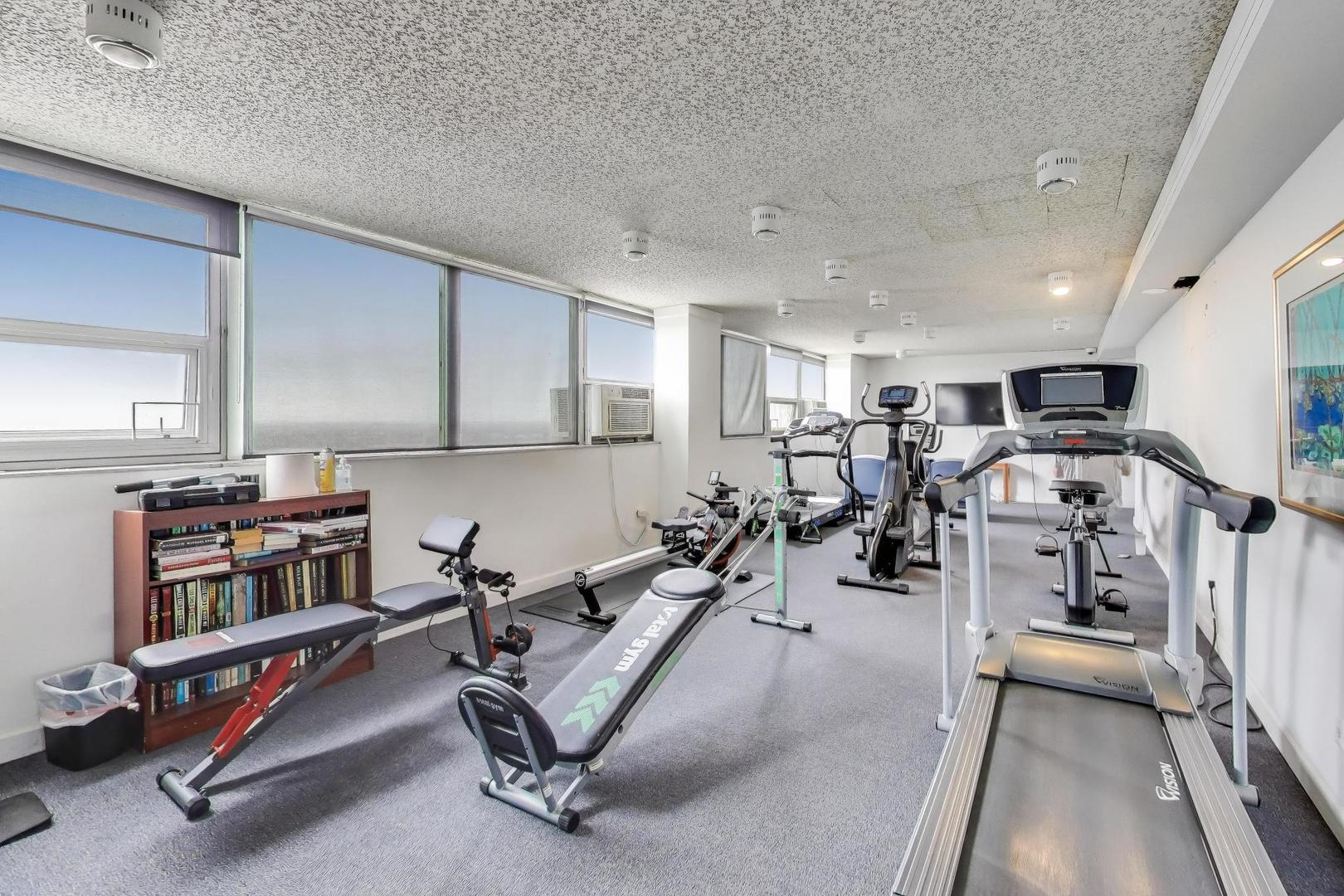 5733 N SHERIDAN Road Unit: 4C