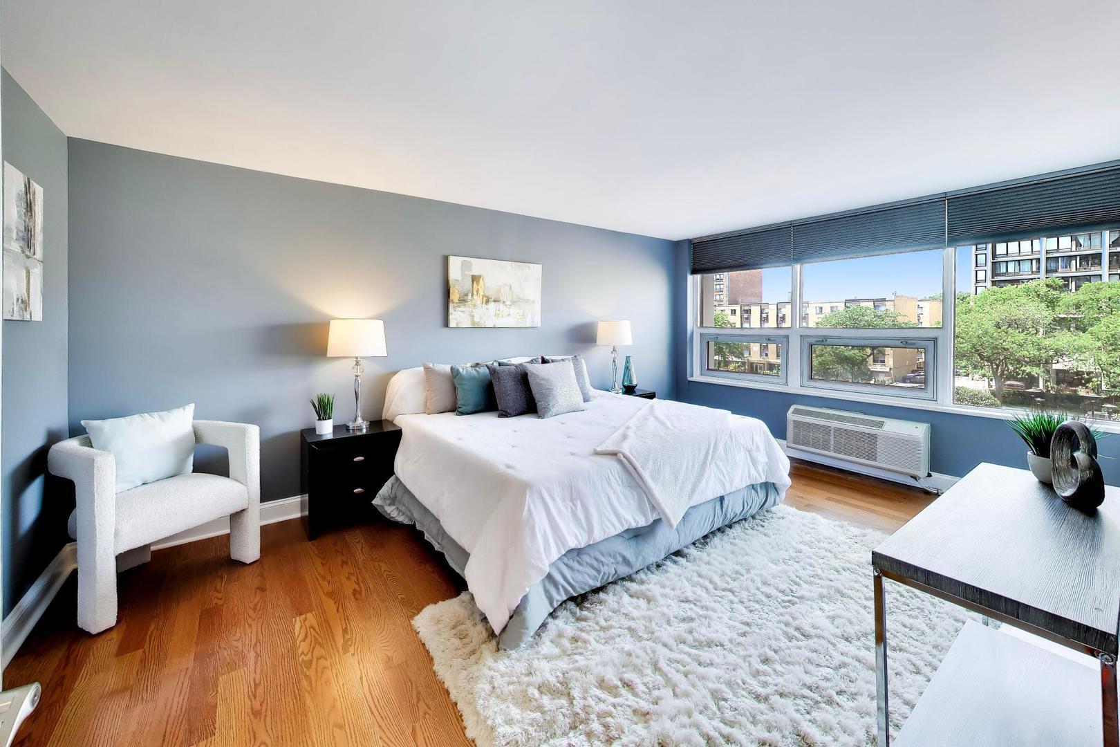 5733 N SHERIDAN Road Unit: 4C