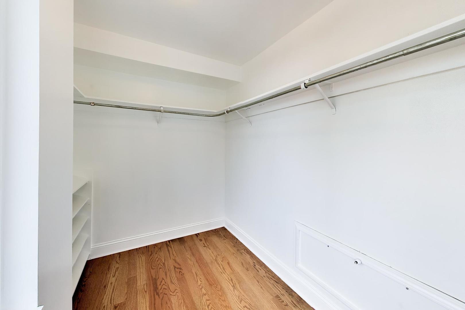 5733 N SHERIDAN Road Unit: 4C