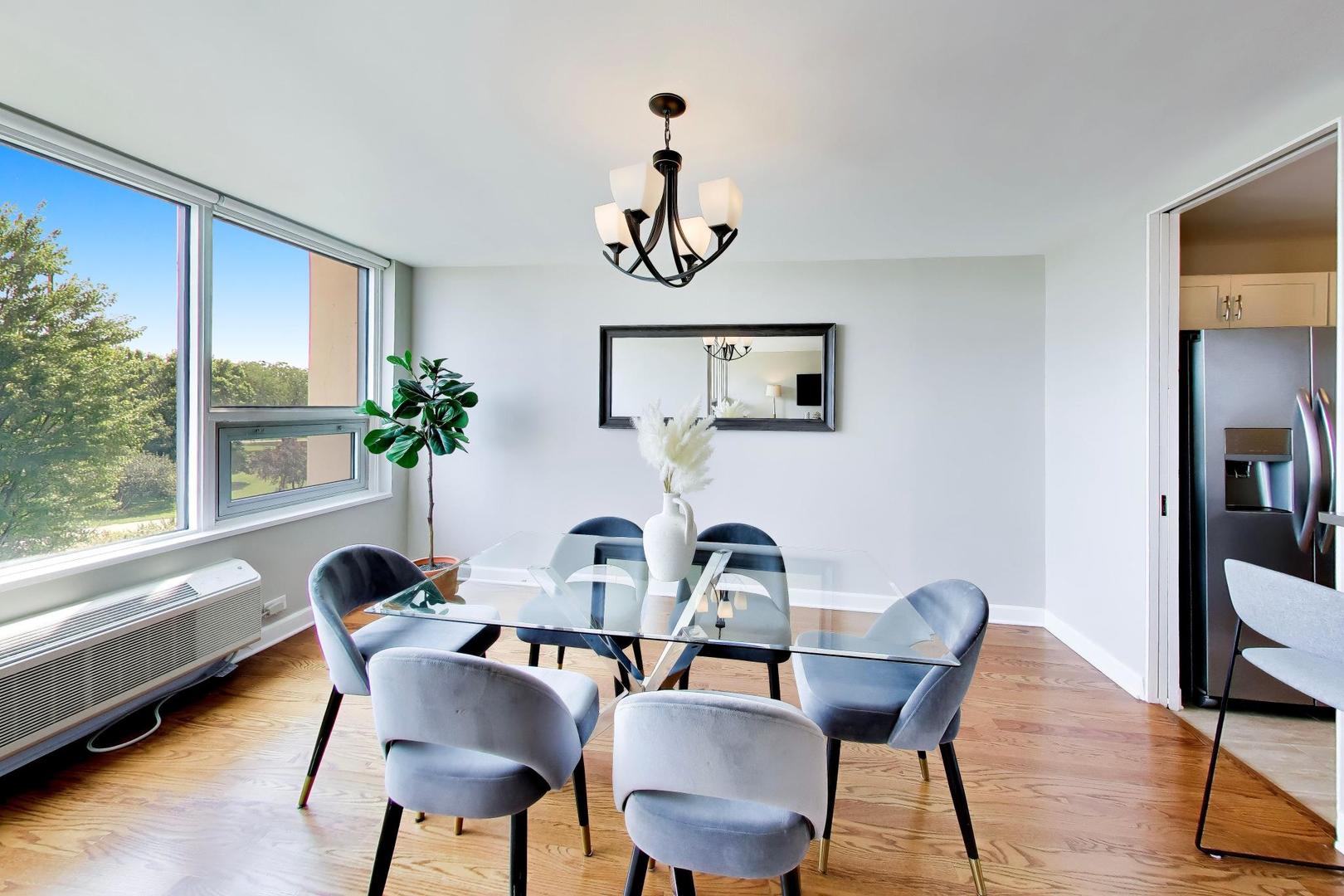 5733 N SHERIDAN Road Unit: 4C