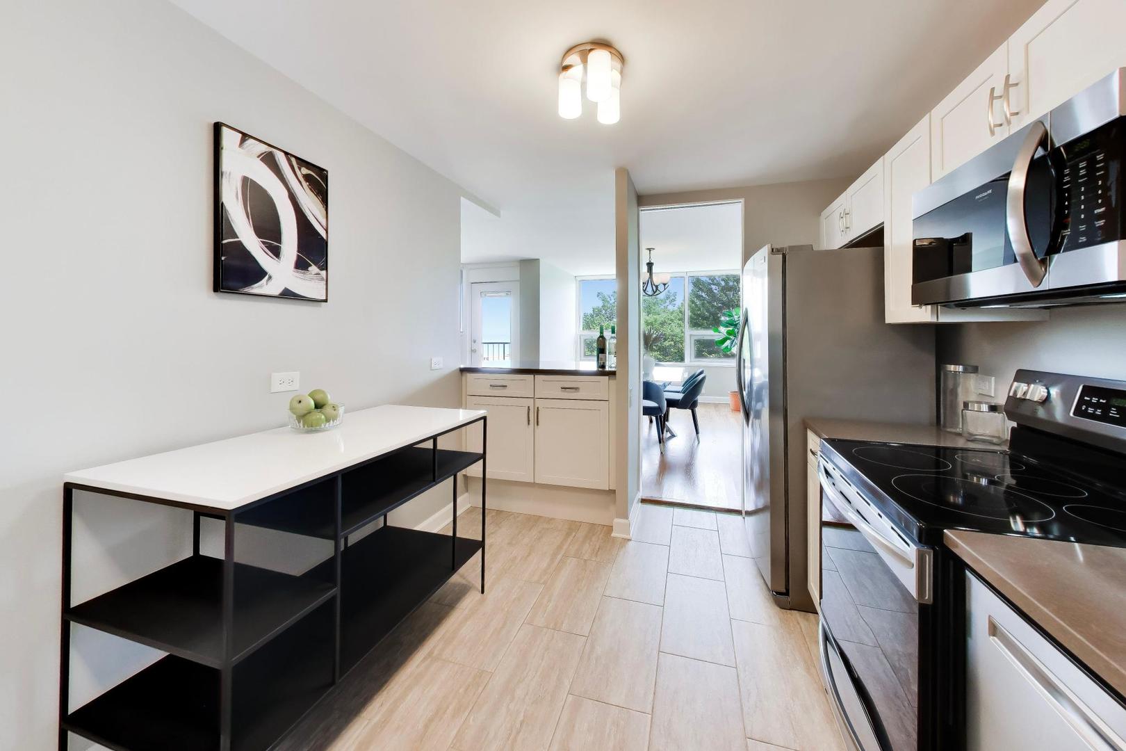 5733 N SHERIDAN Road Unit: 4C