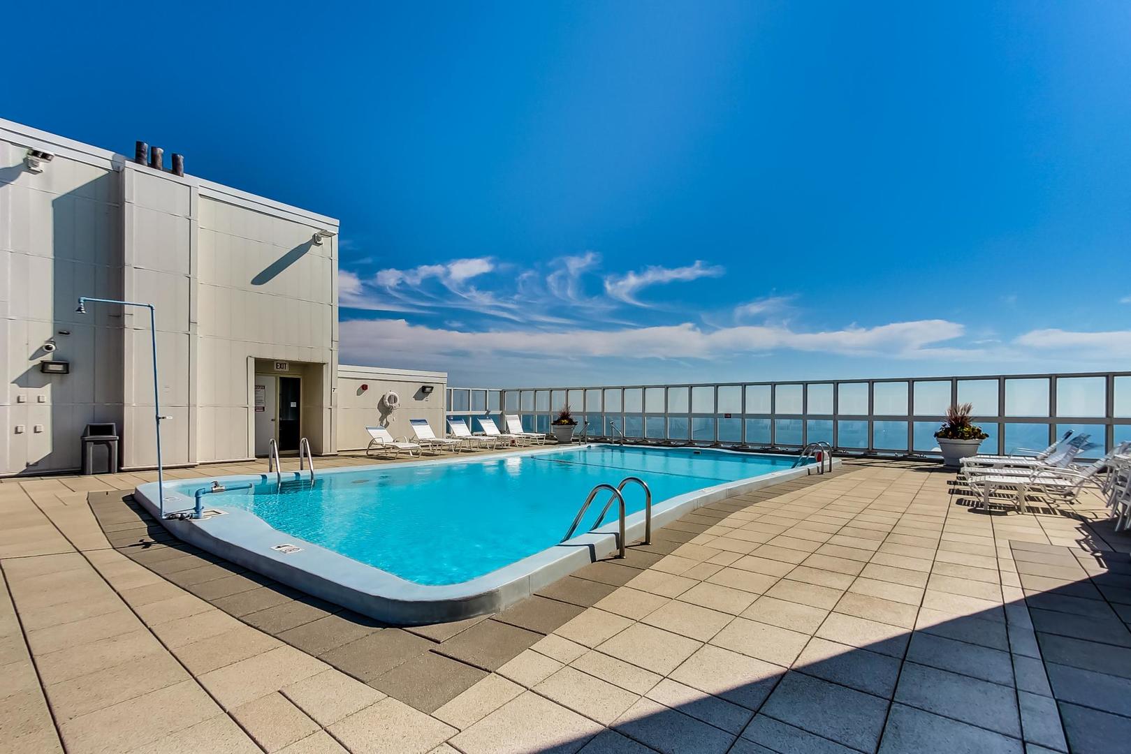 5733 N SHERIDAN Road Unit: 4C