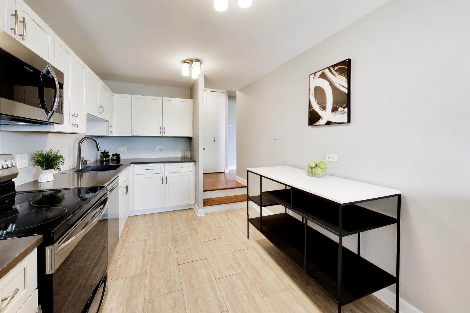 5733 N SHERIDAN Road Unit: 4C