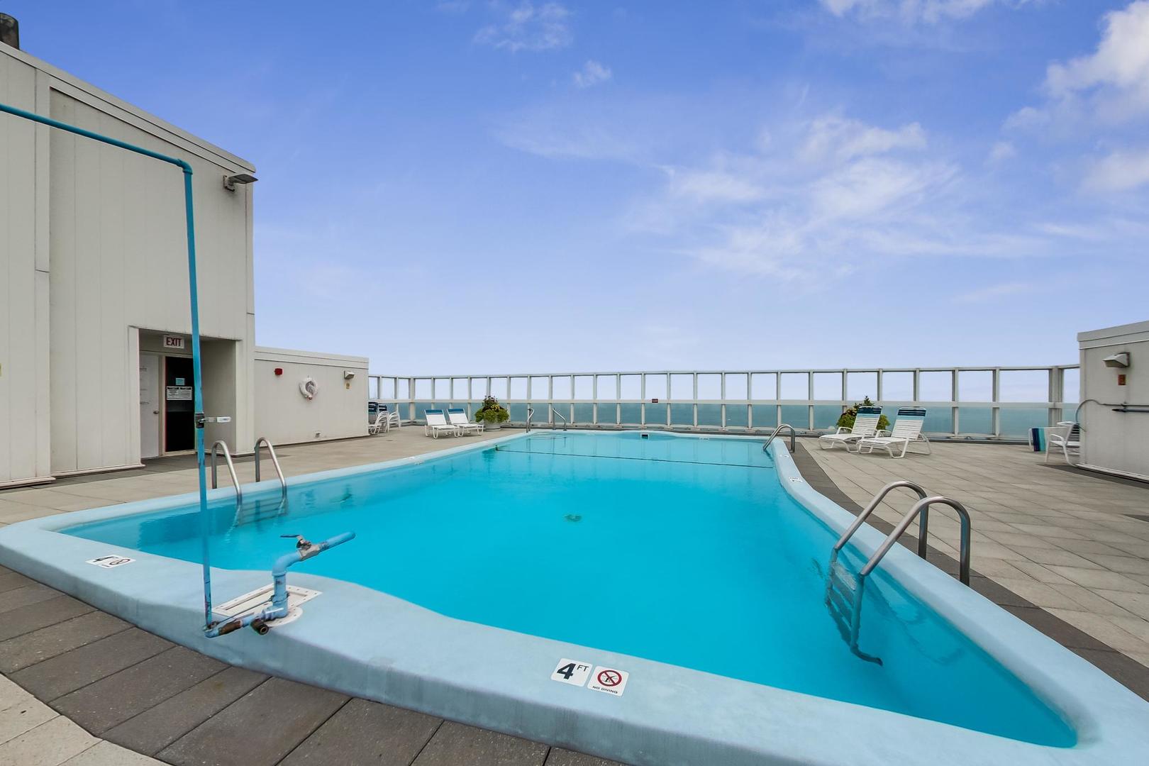 5733 N SHERIDAN Road Unit: 4C