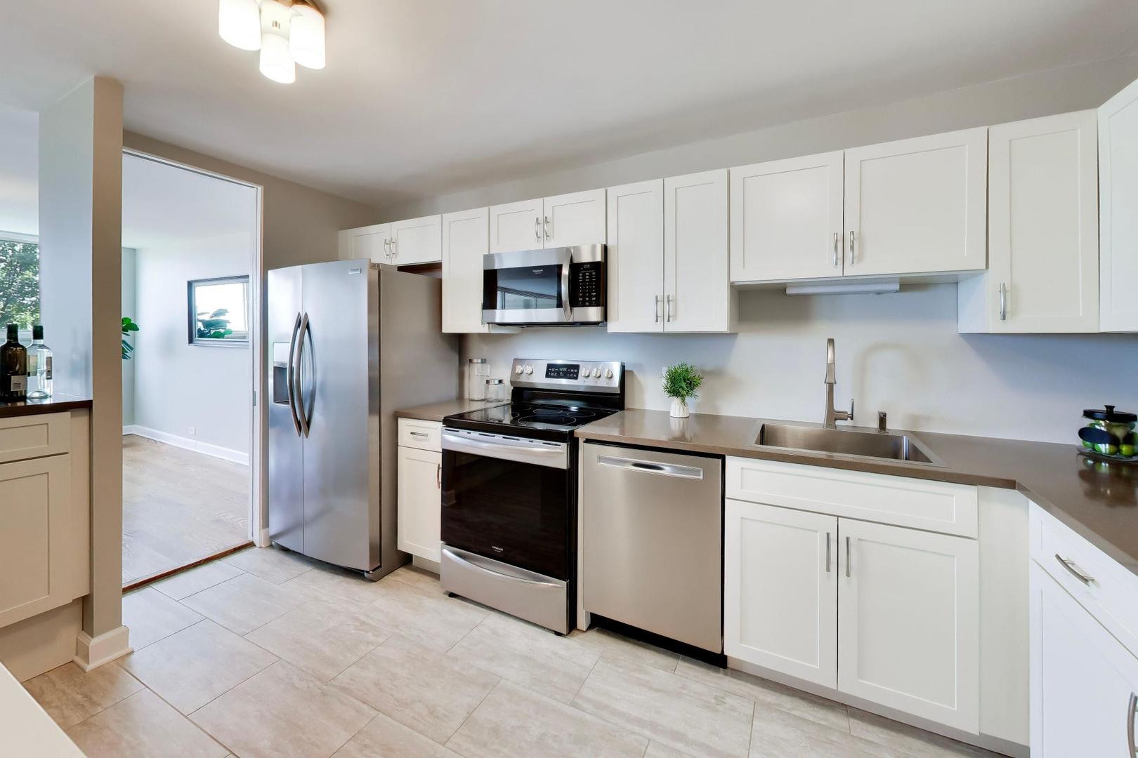 5733 N SHERIDAN Road Unit: 4C