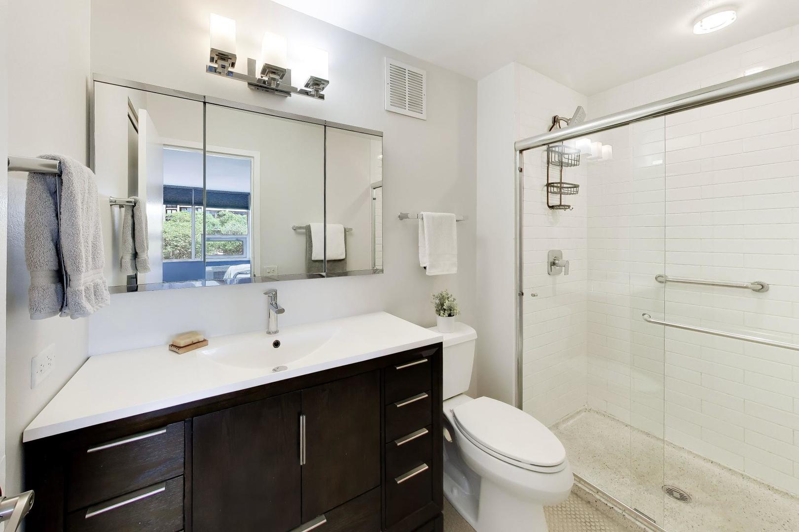 5733 N SHERIDAN Road Unit: 4C