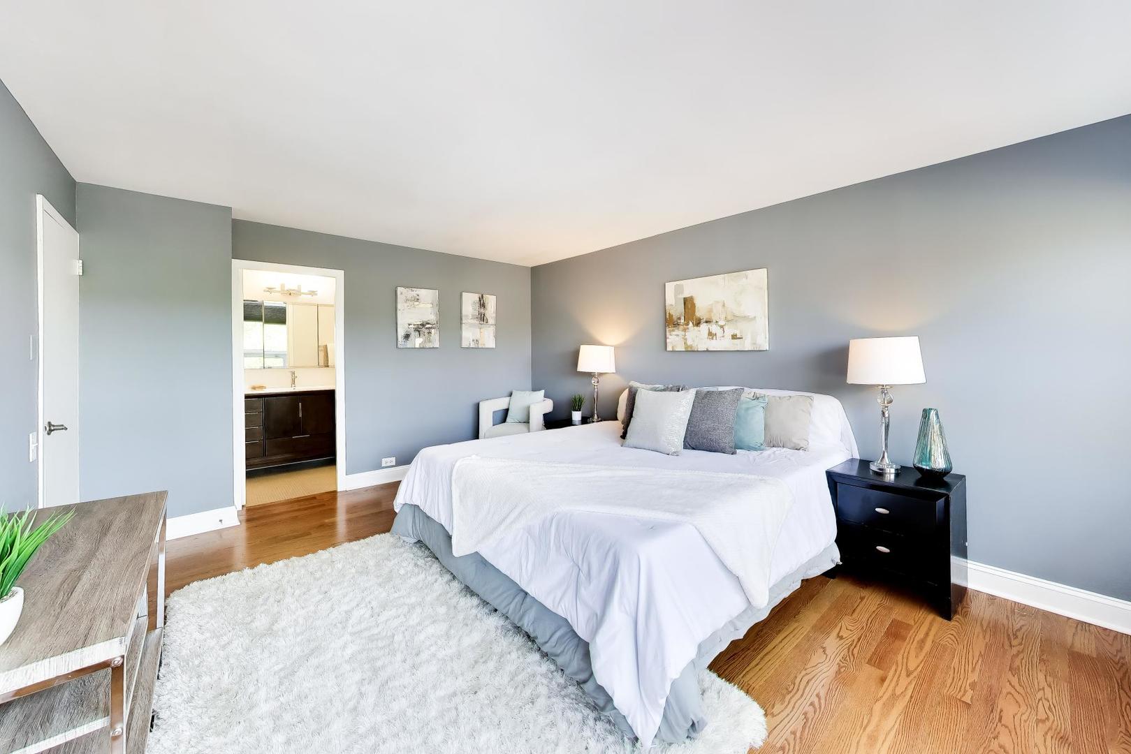 5733 N SHERIDAN Road Unit: 4C