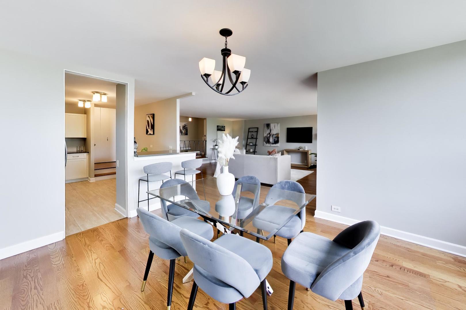 5733 N SHERIDAN Road Unit: 4C