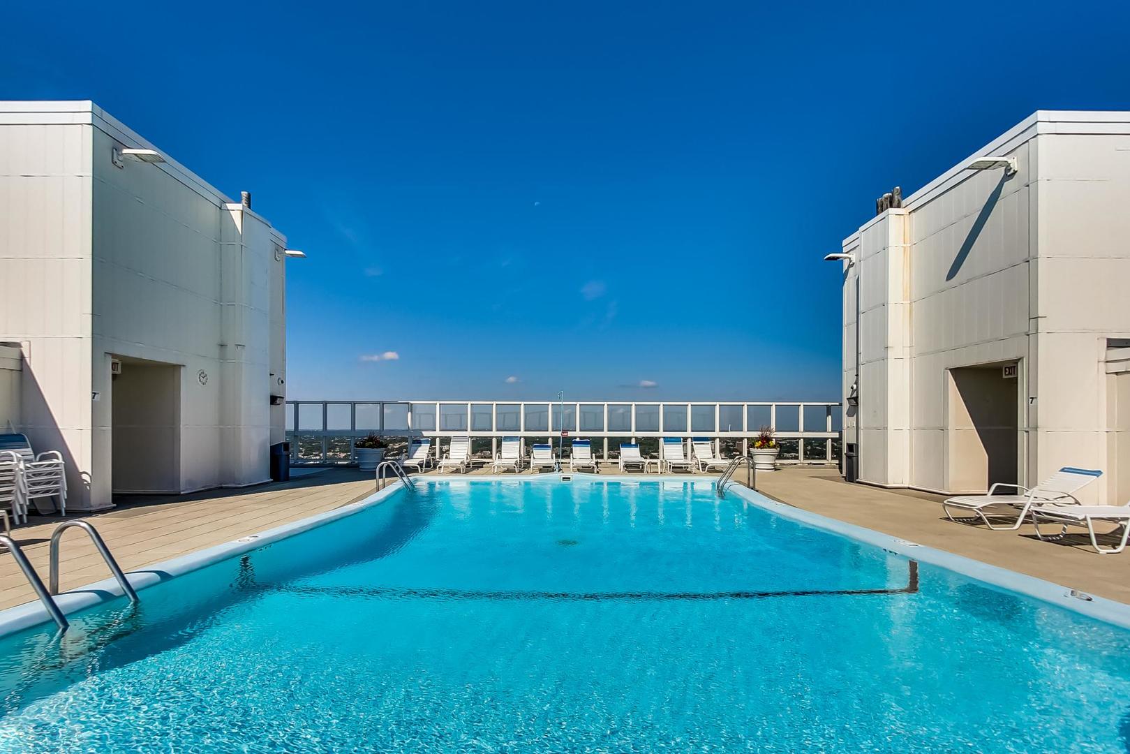 5733 N SHERIDAN Road Unit: 4C