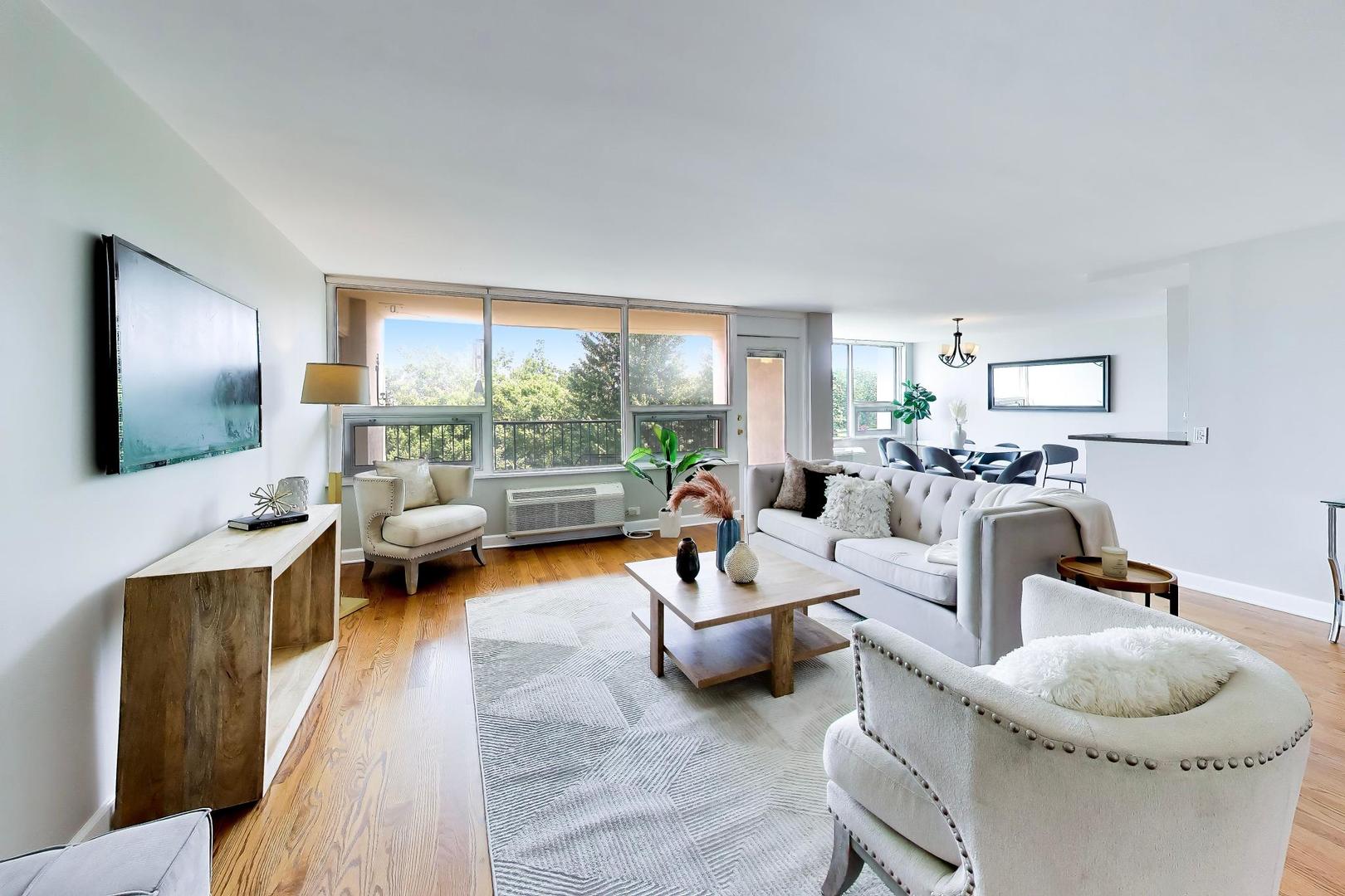5733 N SHERIDAN Road Unit: 4C