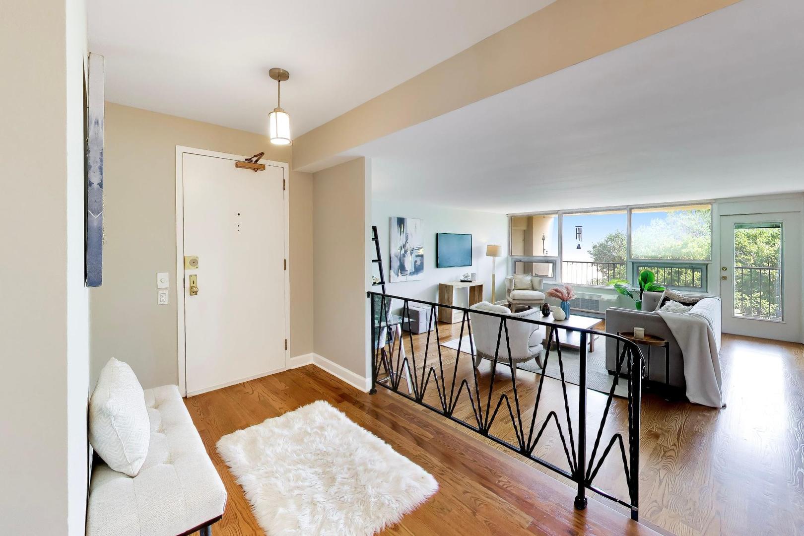 5733 N SHERIDAN Road Unit: 4C