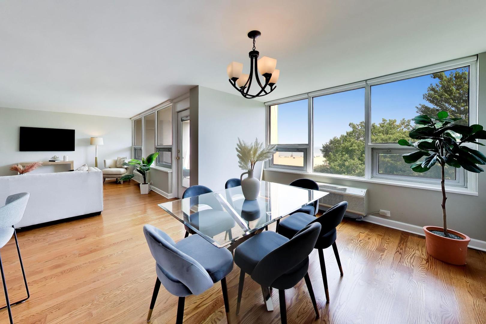 5733 N SHERIDAN Road Unit: 4C