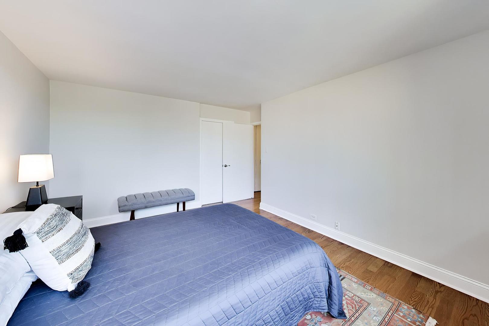 5733 N SHERIDAN Road Unit: 4C
