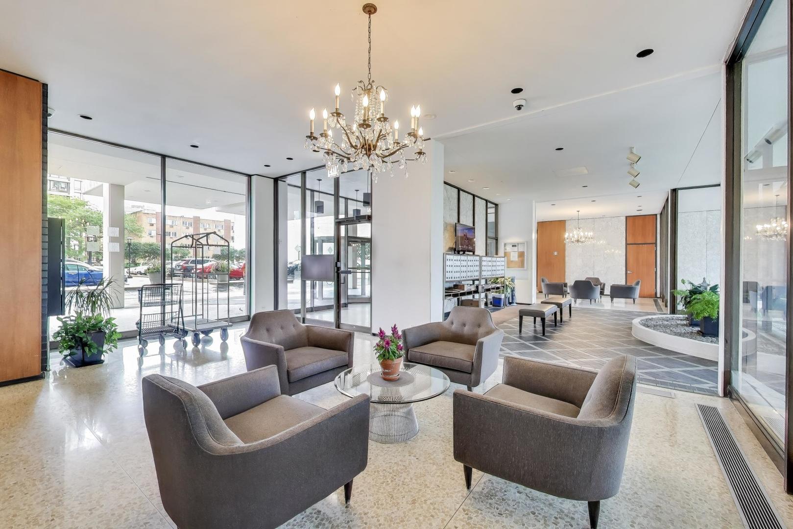 5733 N SHERIDAN Road Unit: 4C