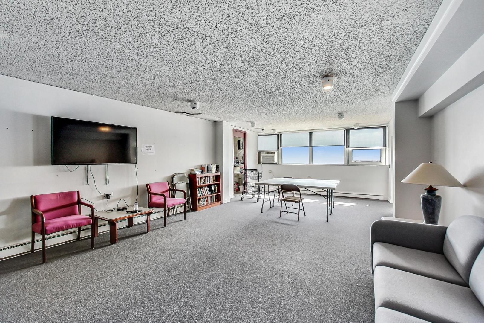 5733 N SHERIDAN Road Unit: 4C