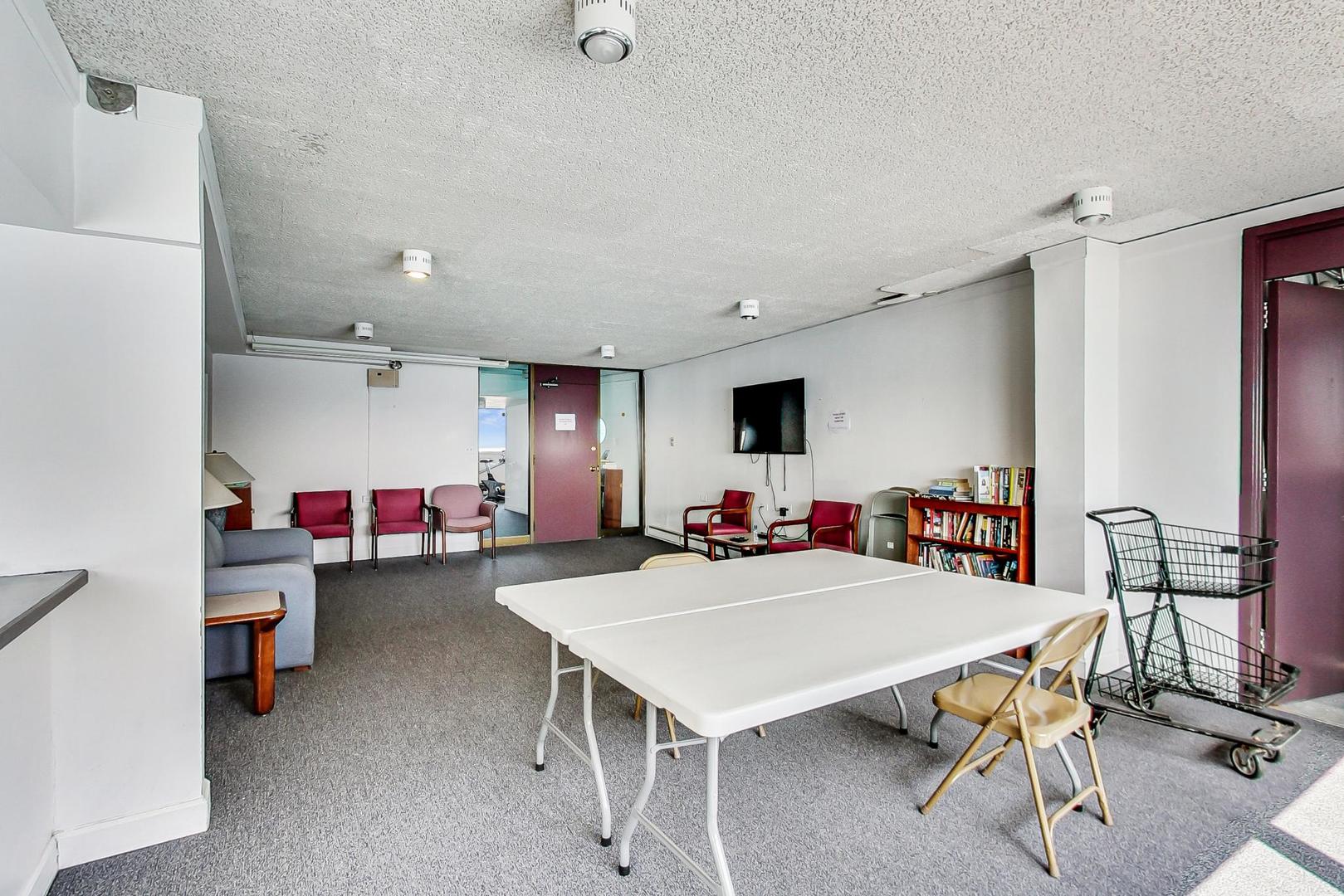 5733 N SHERIDAN Road Unit: 4C