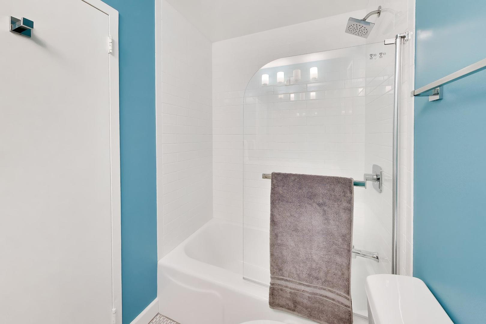 5733 N SHERIDAN Road Unit: 4C
