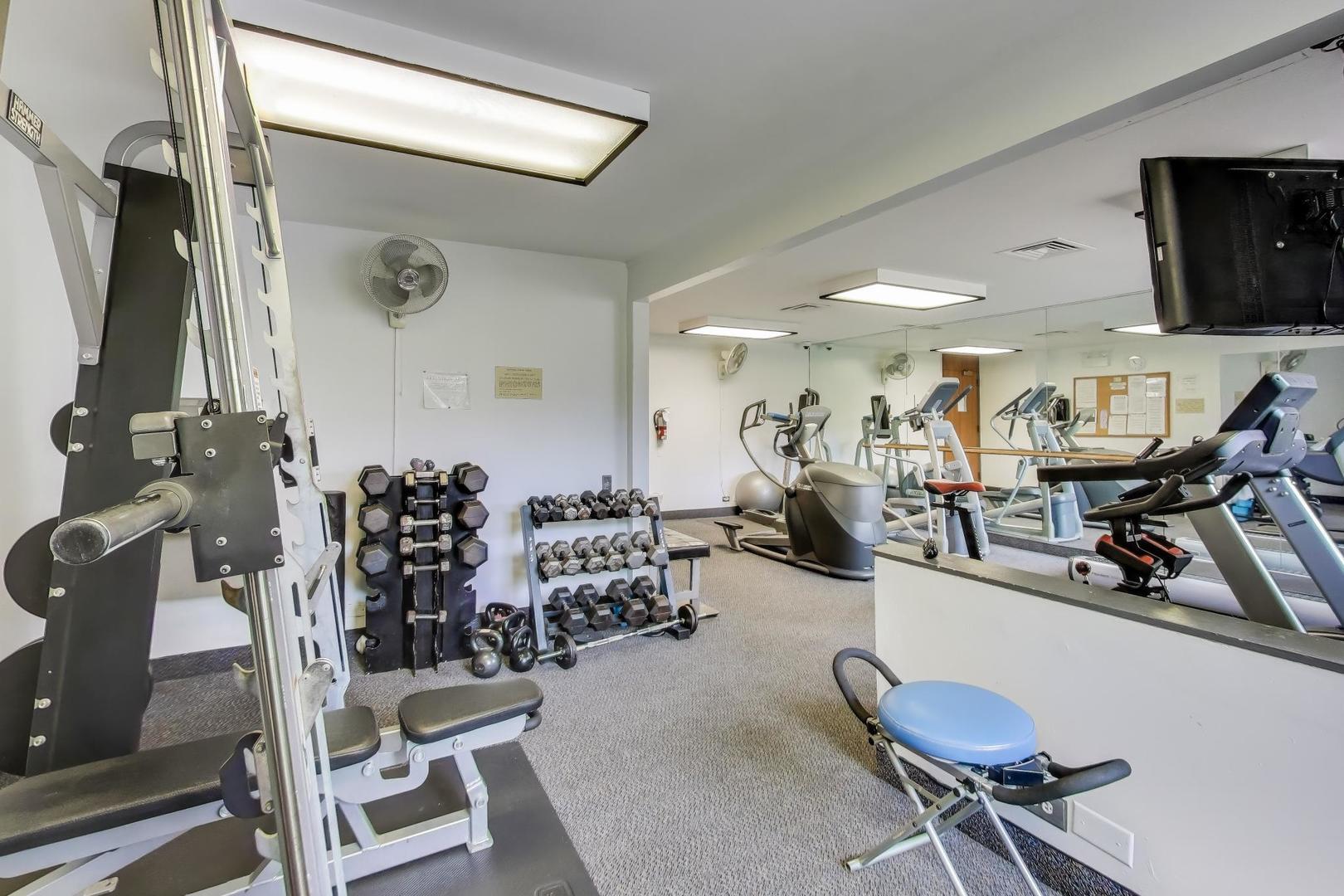 5733 N SHERIDAN Road Unit: 4C