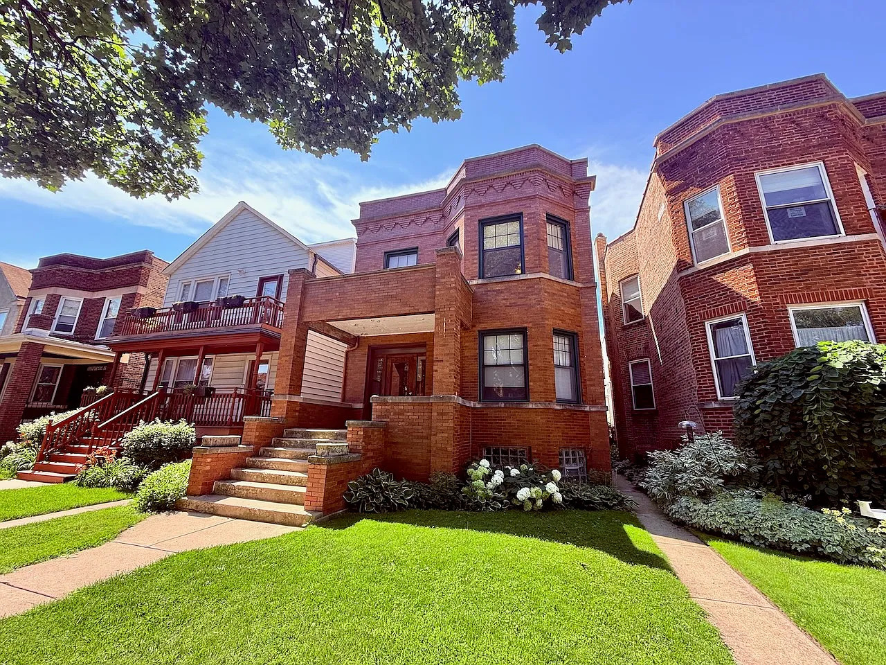 2535 W Eastwood Avenue Unit: 2