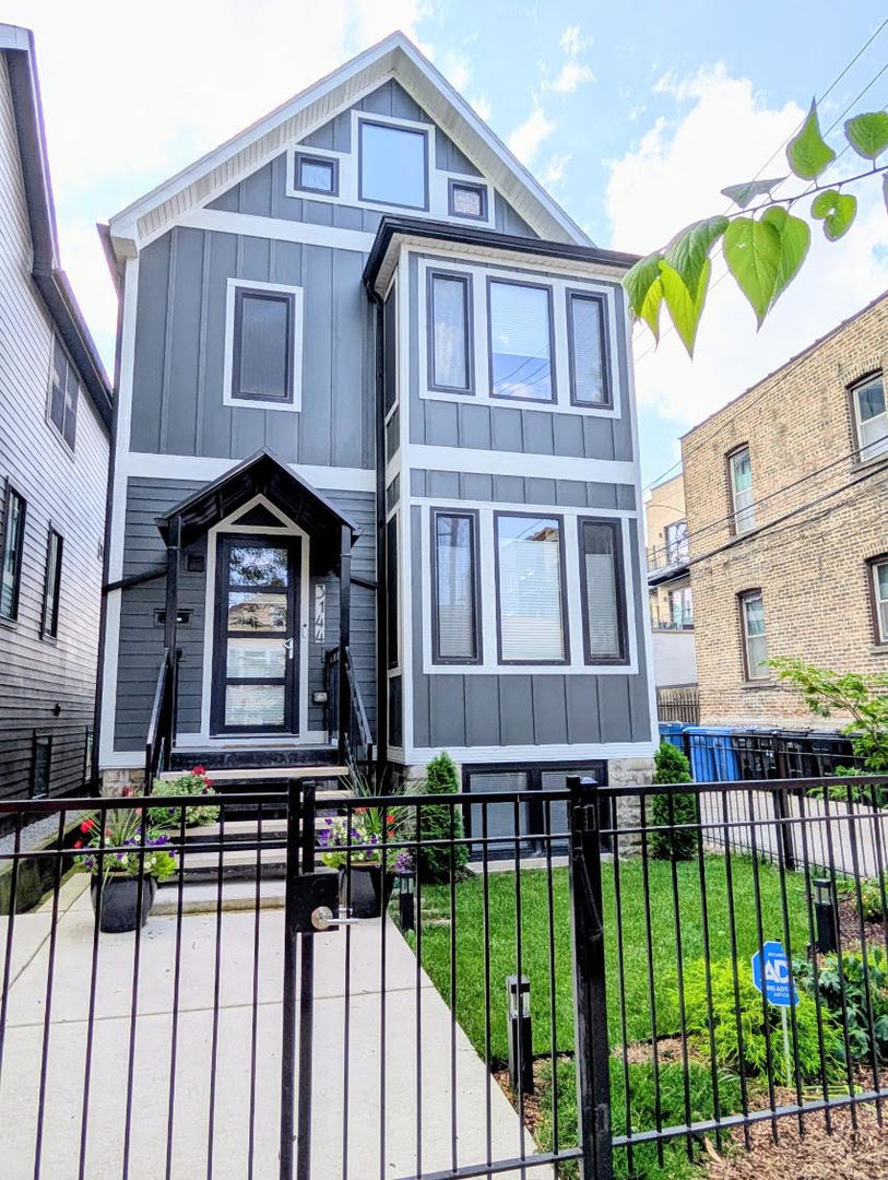 3144 N Leavitt Street Unit: GARDEN