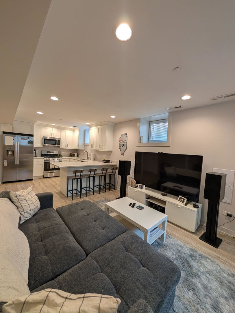 3144 N Leavitt Street Unit: GARDEN