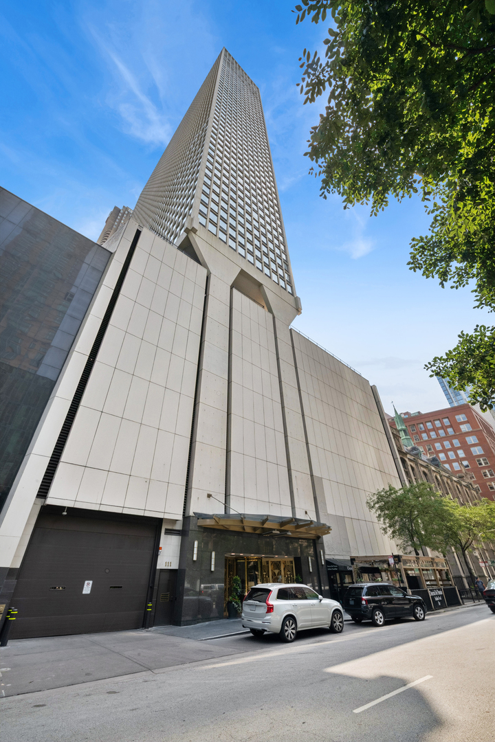 111 E Chestnut Street Unit: 47F